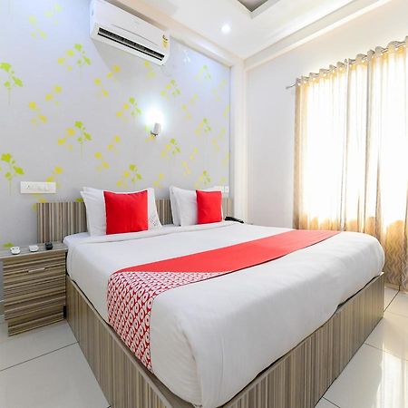 Oyo 7077 Reegate Inn Kochi Exterior photo